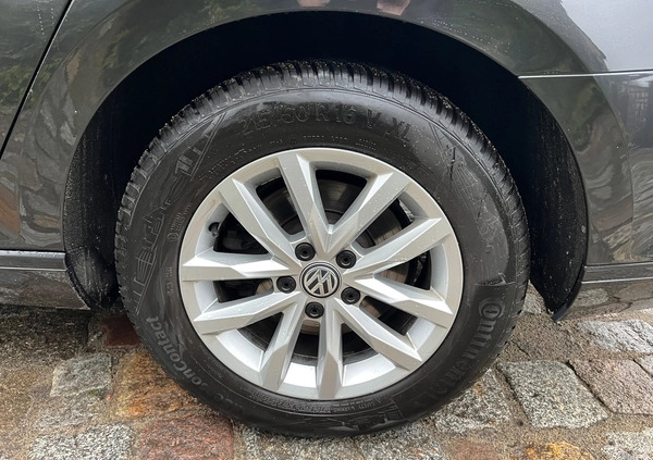 Volkswagen Passat cena 53900 przebieg: 224000, rok produkcji 2017 z Goniądz małe 704